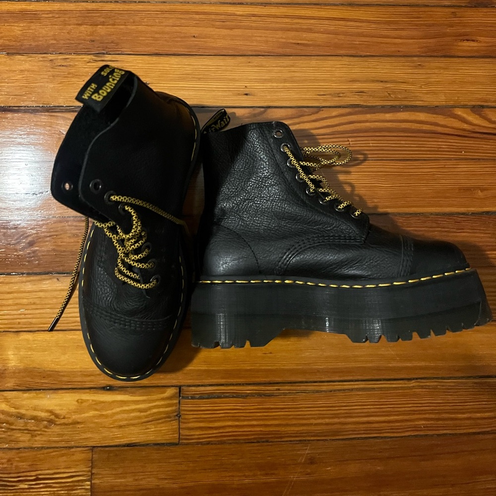 Sinclair Max Dr. Martens